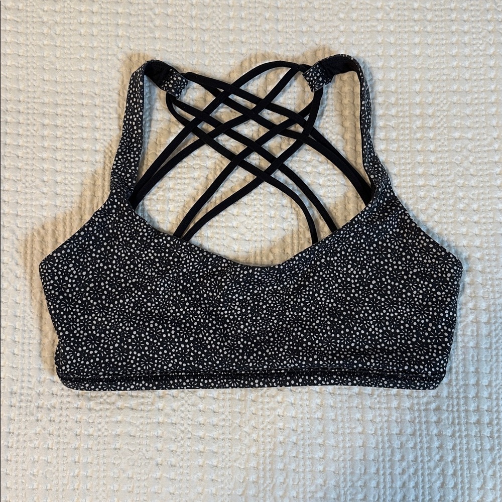 Lululemon free to be wild sports bra size 6
